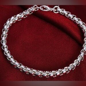 Silver Tone Elegant Bracelet 8” 🌿🆕🌿